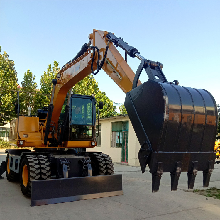 135轮式挖掘机 四轮驱动 全液压挖掘破碎设备 快速连接 中型挖机