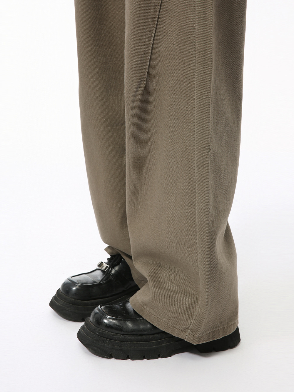 MTLCLOTHES Hombres| Nuevos productos de otoño minimalistas coreanos de color sólido, jeans rectos y sueltos.