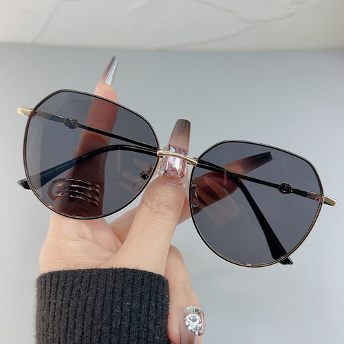 2024 New Fashion Women's Polarized Sunglasses for Driving & Men's Sun Glasses—UV-Protective, Shade-Giving Shades