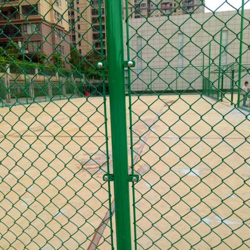 现货球场围栏 球场护栏 篮球场围栏网 足球场围栏网 提供安装服务