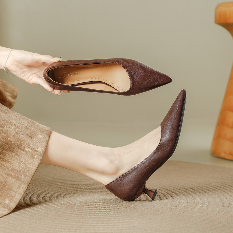Retro Pointed-Toe Pumps for Women, 2025 Summer New Style, Versatile, Professional Work Clothing, High Heels That Are Not Tiring for Feet