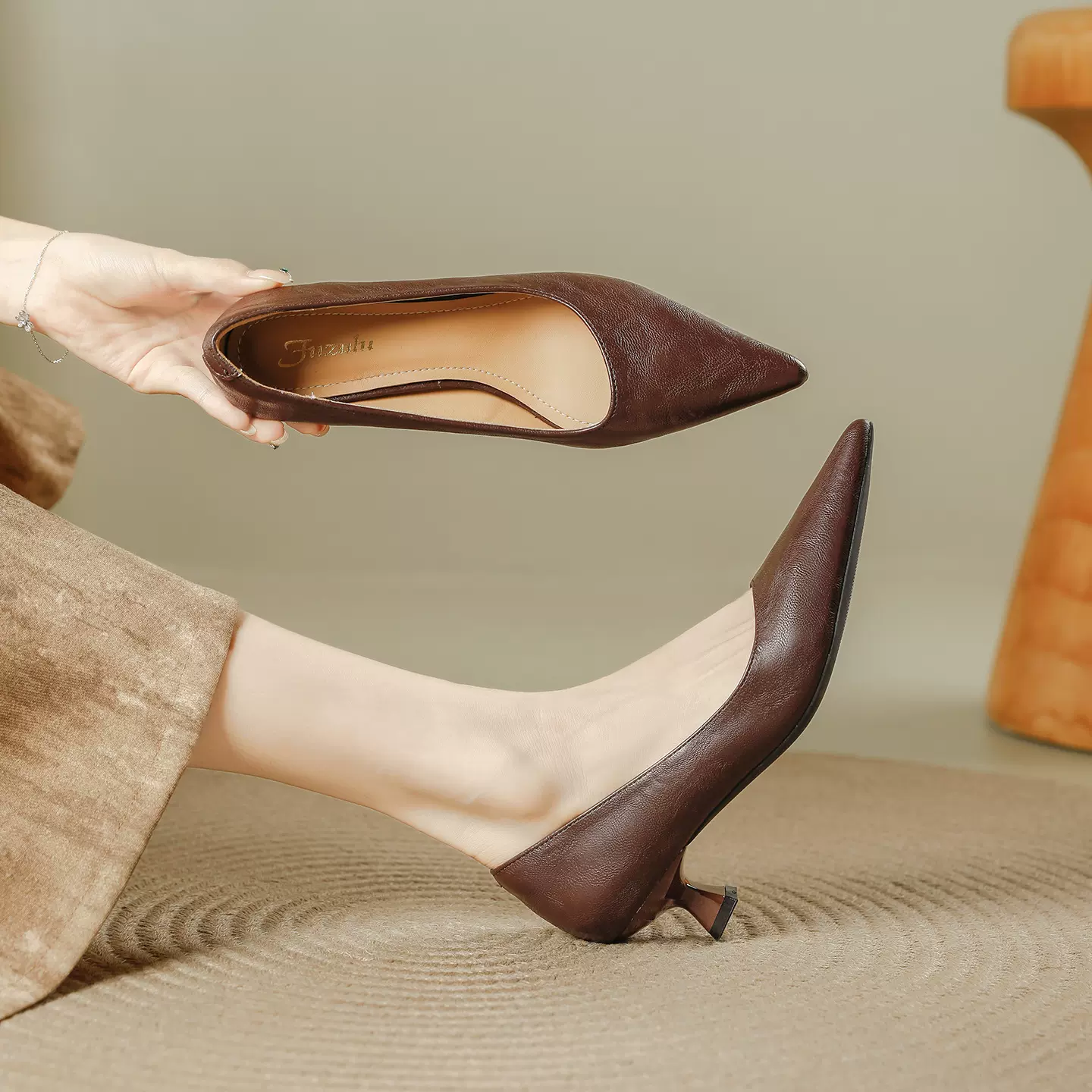 复古尖头浅口单鞋女2025年夏季新款气质百搭职业通勤不累脚高跟鞋