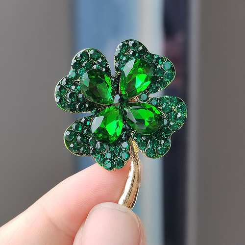 New simple anti-exposure cat's eye brooch for women four-leaf clover pin fixed clothing accessories manufacturer
