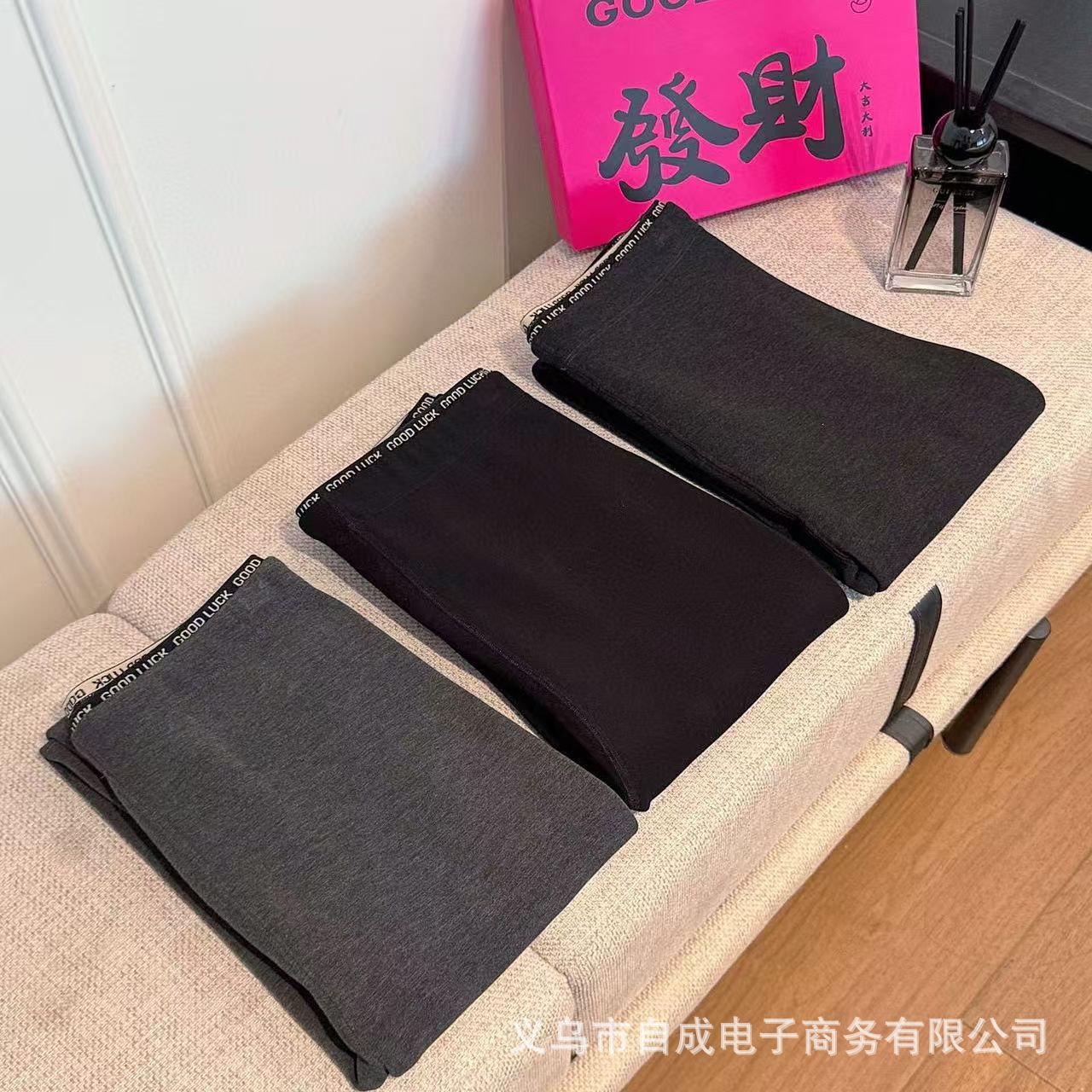 Fortune Cloud Pants High-Waisted Seamless Fleece-Lined Warm Leggings for Women, Autumn and Winter Outerwear Slim-Fit Nine-Point Black Pants