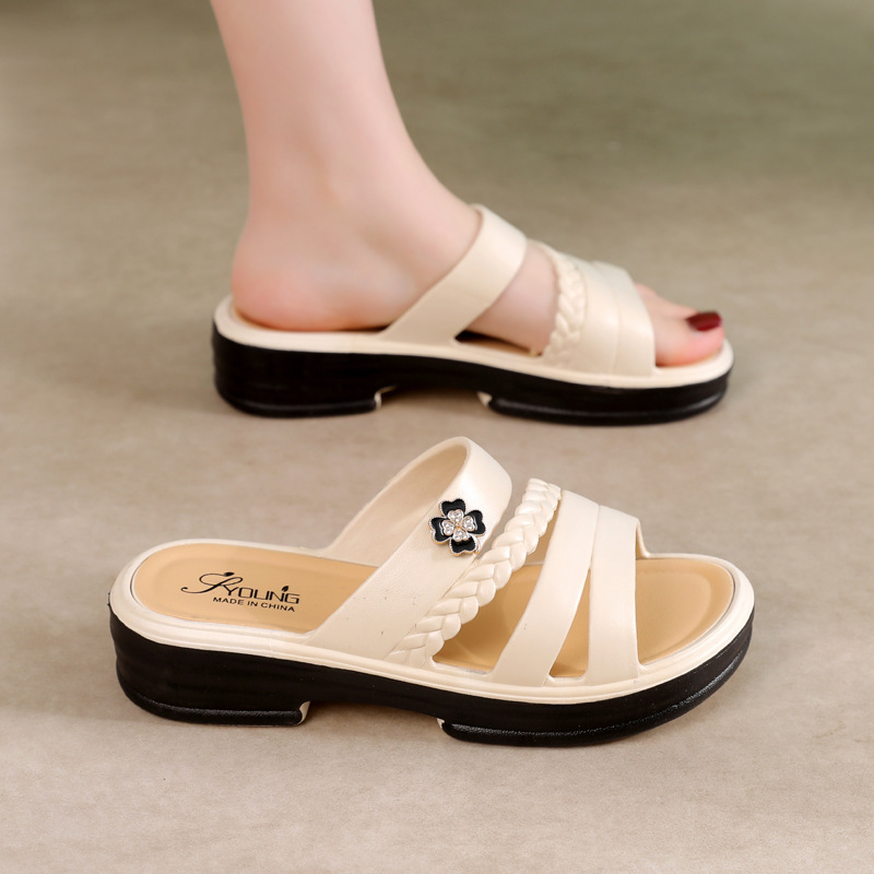 Slippers for Women, Non-Slip, 2024 Summer New Style, Thick Heels, Versatile Lazy Shoes, High Heels, Internet Celebrity Fashion Sandals and Slippers