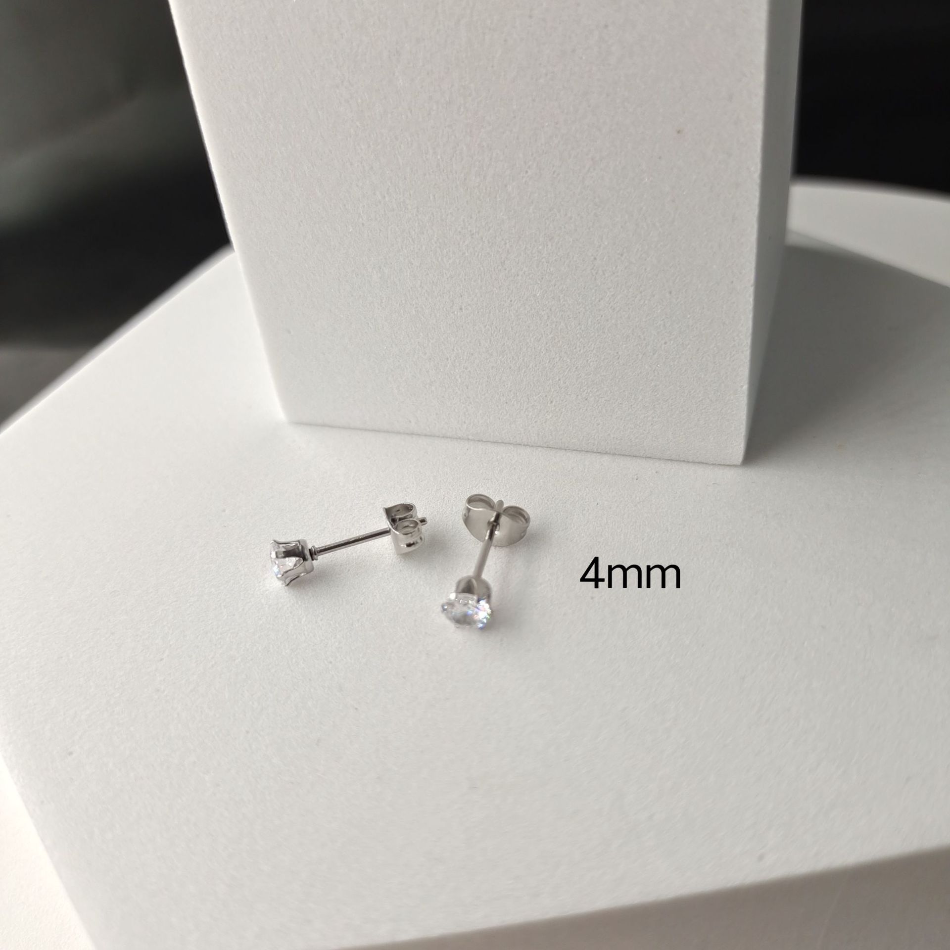 1 Pair Simple Style Crown Metal Titanium Steel Artificial Gemstones Ear Studs display picture 1