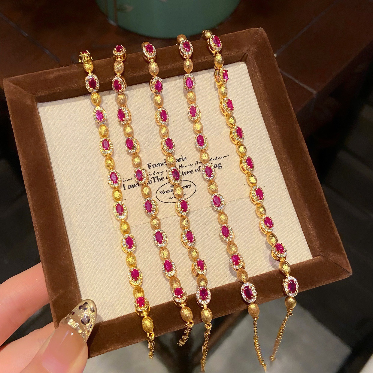 French Retro Old Money Style Handmade Brushed Pigeon Egg High Carbon Diamond Bracelet Medieval Colored Gemstone Red Corundum Bracelet for Women