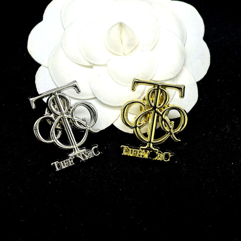 T Home New Exquisite Letter Small Brooch Women's Sense Pin Suit Sweater Butterfly Buckle Superior Clothing Accessories