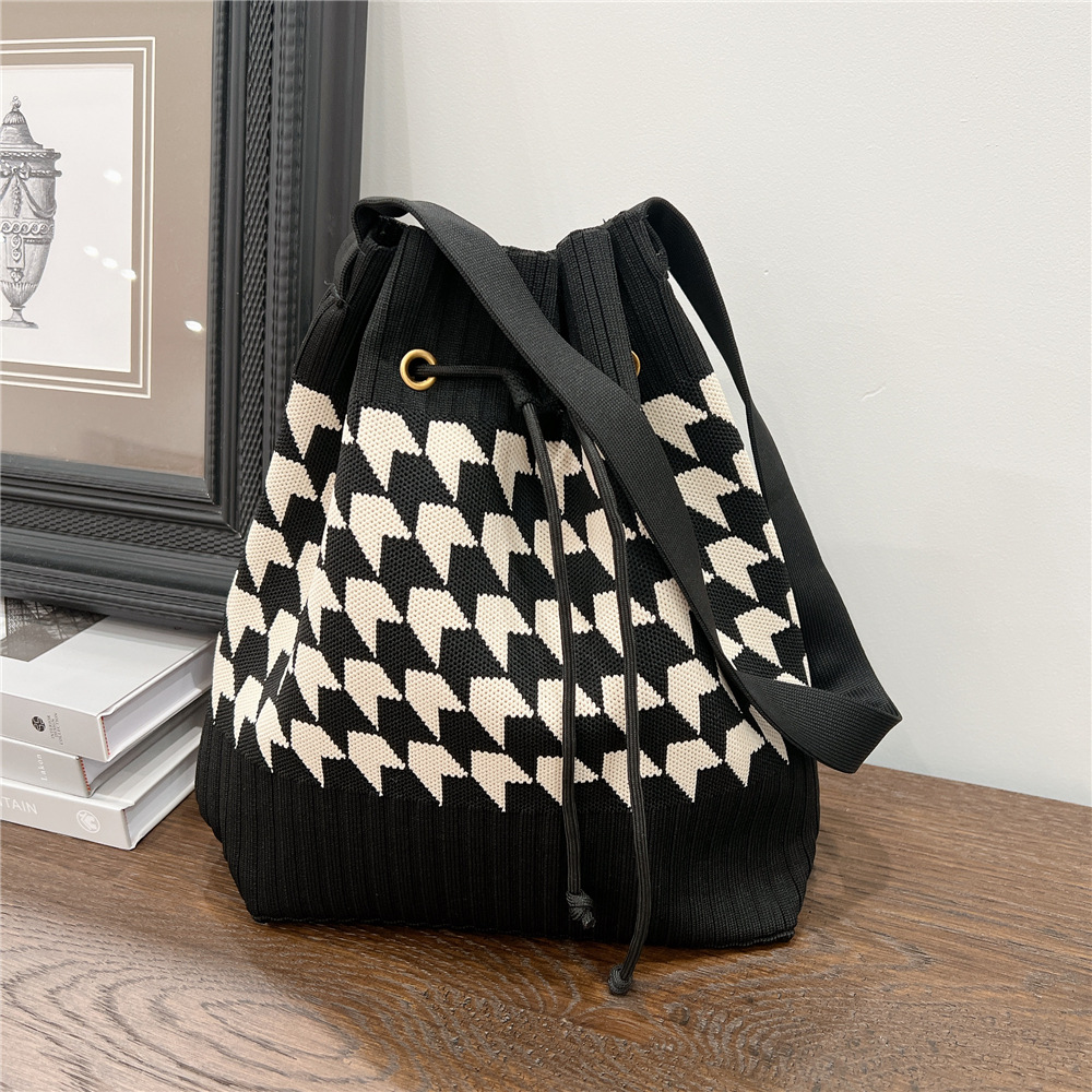 Women's Medium Knit Geometric Vintage Style Classic Style String Tote Bag display picture 12