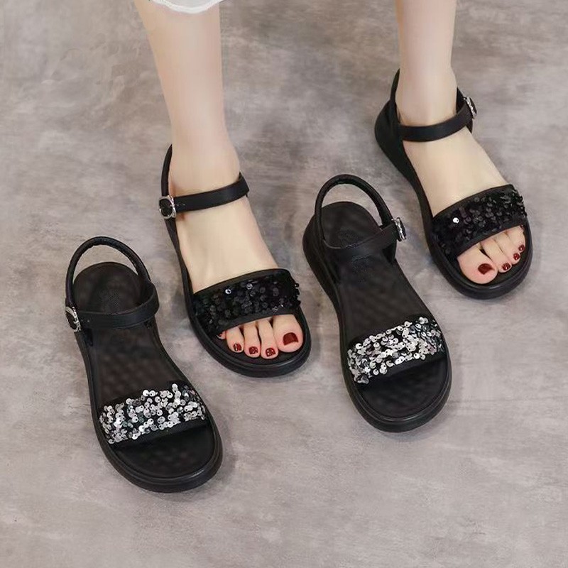 2026 verano nuevo estilo de chapa roja muffin fondo antideslizante sandalias para usar una sola ligera con zapatos de playa mujeres