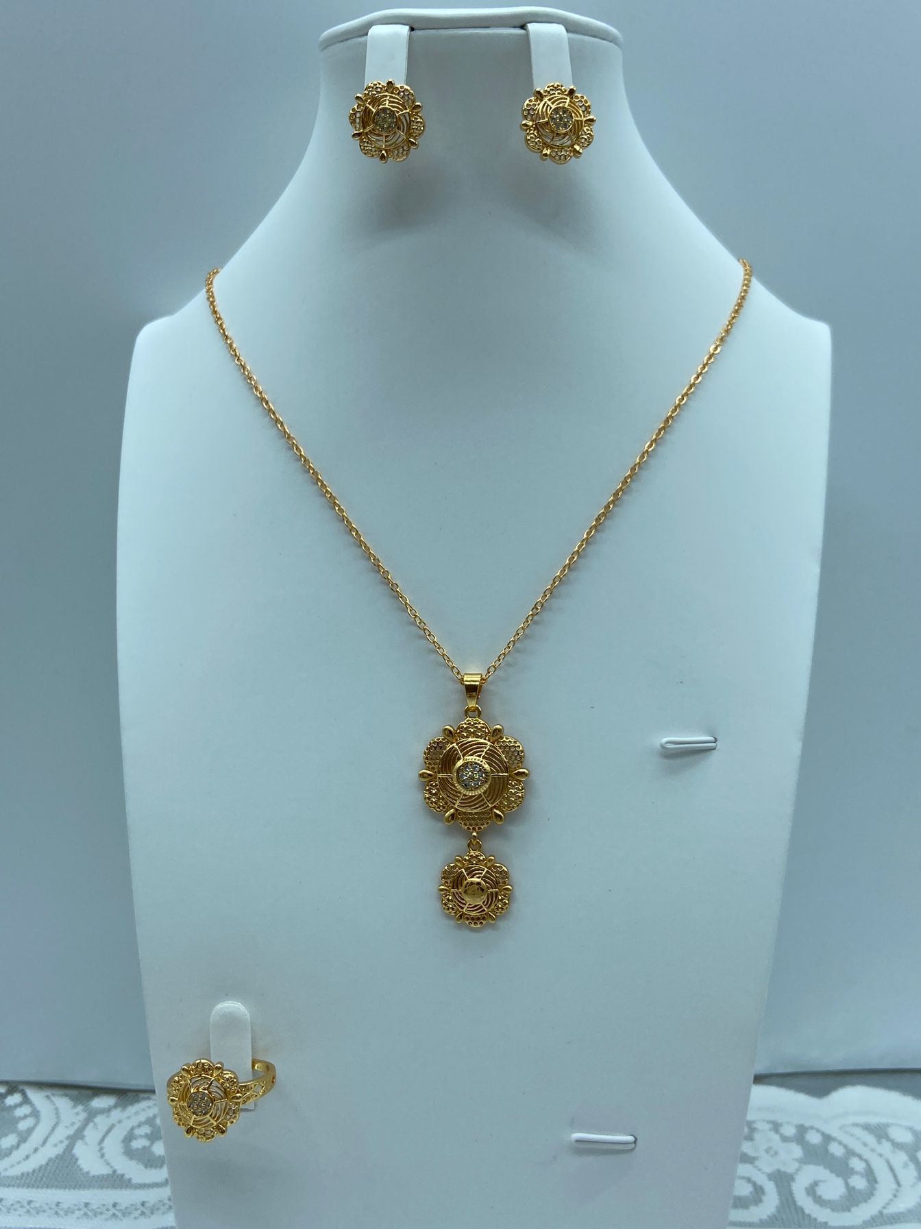 Transfronterizos de moda retro de Oriente Medio conjunto de joyería collar pendientes de boda banquete de bronce de lujo joyería dorada mujer