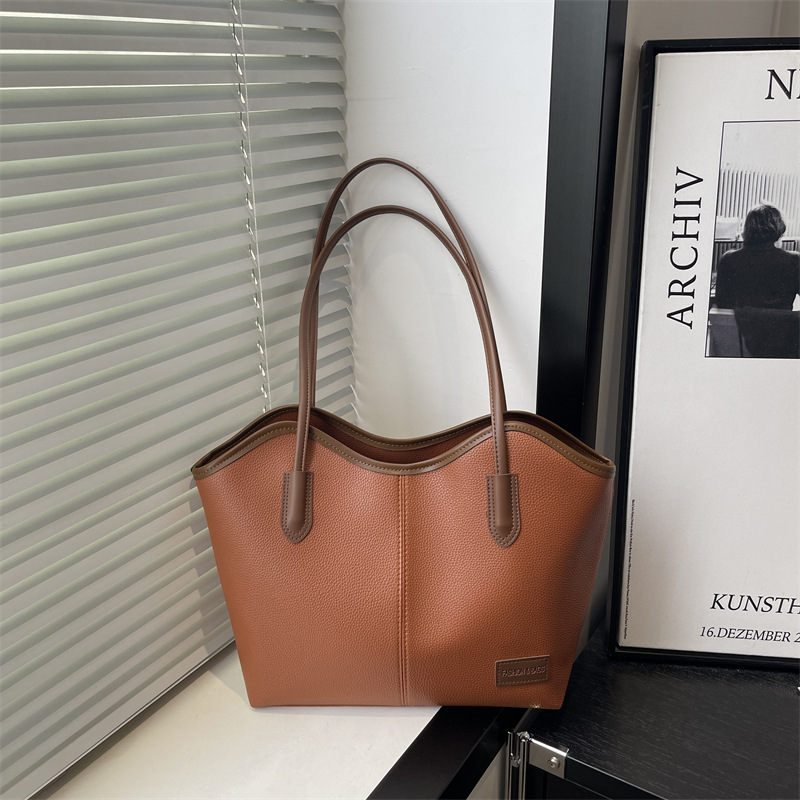 winter new simple style women‘s bag all-match fashion large capacity shoulder bag temperament commute tote bag cross-border fashion