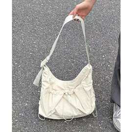 2024新款抽绳斜挎包女大容量包包通勤背包休闲健身包单肩包米色麻