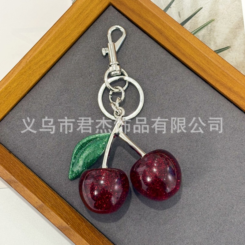 さくらんぼのキーホルダーアクセサリーのバッグのストラップがおしゃれで美しい水晶樹脂車センチ車のキーホルダーの女性