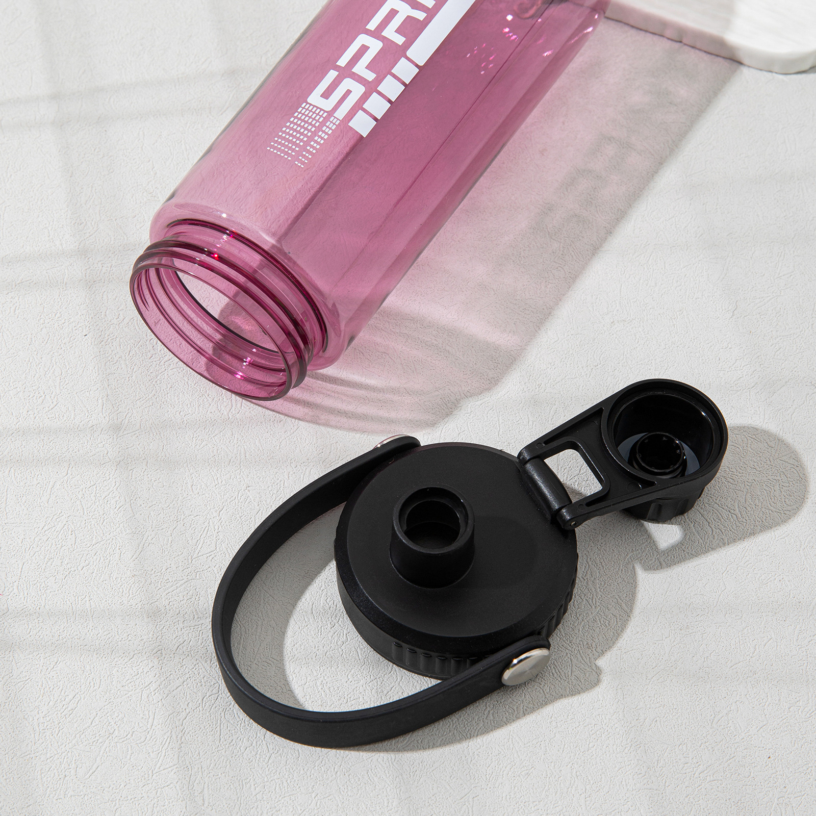 Nuevas tazas de agua deportivas al aire libre transfronterizas al por mayor tazas de plástico portátiles de gran capacidad de verano para niños y niñas de alto valor facial hervidor de agua