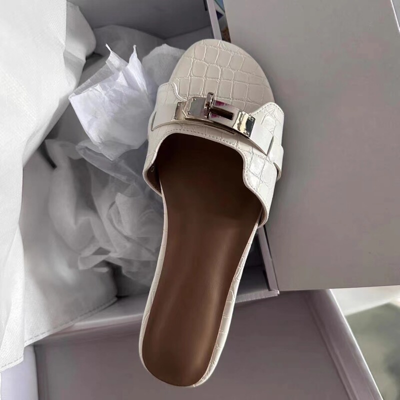 Ready Stock ~ Open-Toe Silver Lock Flats Shoes for Women, Versatile Casual Sandals, Crocodile Pattern Genuine Leather Flip-Flops for Outer Wear