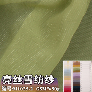 ���zѩ�������ı����͸���lѩ�����Ϝ�]��ɫ��Ů�b���ϬF؛