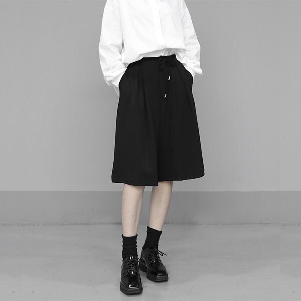 Japanese Retro Style Women's Wide-Leg Shorts, High-Waisted Casual Over-The-Knee Shorts, Loose Bf Straight-Leg Pants for Students Japanese Retro Style Women's Wide-Leg Shorts, High-Waisted Casual Over-The-Knee Shorts, Loose Bf Straight-Leg Pants for Students