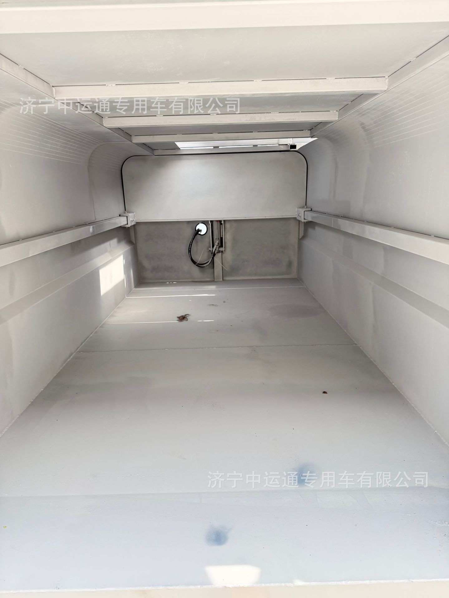 Electric self-loading side-loading garbage truck for residential communities and industrial parks
