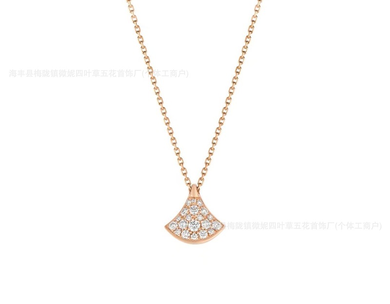 V ゴールドハイバージョンスカートネックレスレディース 18K ローズゴールドメッキハイエンドホワイトマザーオブパールカーネリアンフルダイヤモンド扇形鎖骨チェーン|undefined