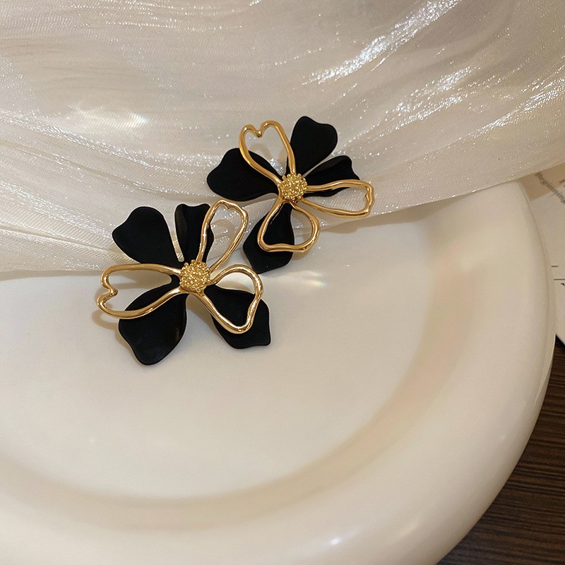 銀の針の黒色の水晶の項の幾何学のピアスの小さい大衆の百合のイヤリングのファッションの気質の軽くて豪華な高級感の耳飾りの卸売り