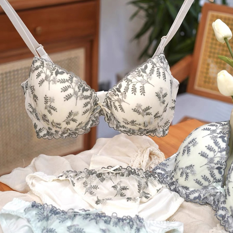 Cross-border Japanese sexy lace embroidery plus size big chest small chest push up bra underwear underwear suit