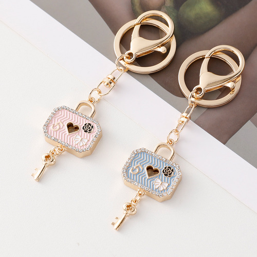 Korean-style cute couple bag accessory heart lock keychain for women, bag car hook decoration stall magic, wholesale one piece