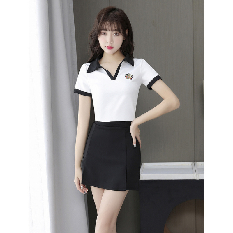 흰색 상의 + 검정색 치마바지