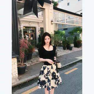 美式辣妹u领正肩半袖T恤女装夏季新款纯欲风修身显瘦短款黑色上衣