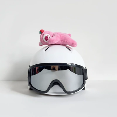 Dəbilqə (Kaska) aksesuarları: Motorcycles, Cute Plush Doll - strawberry-bear-lying-down