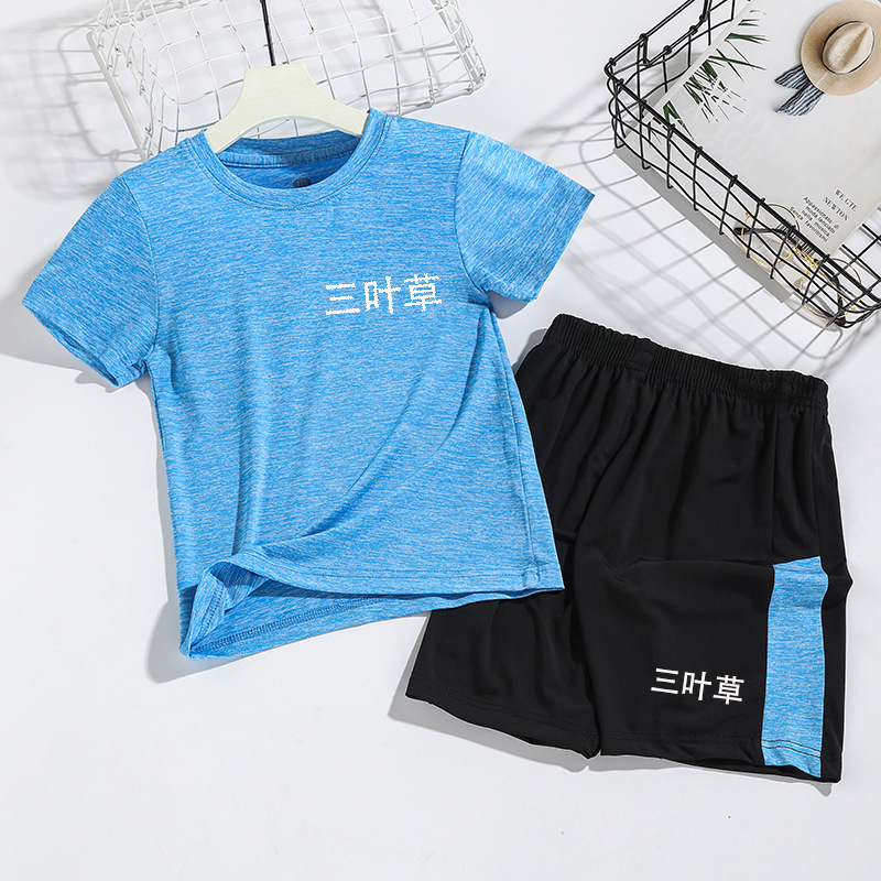 032 Clover light blue