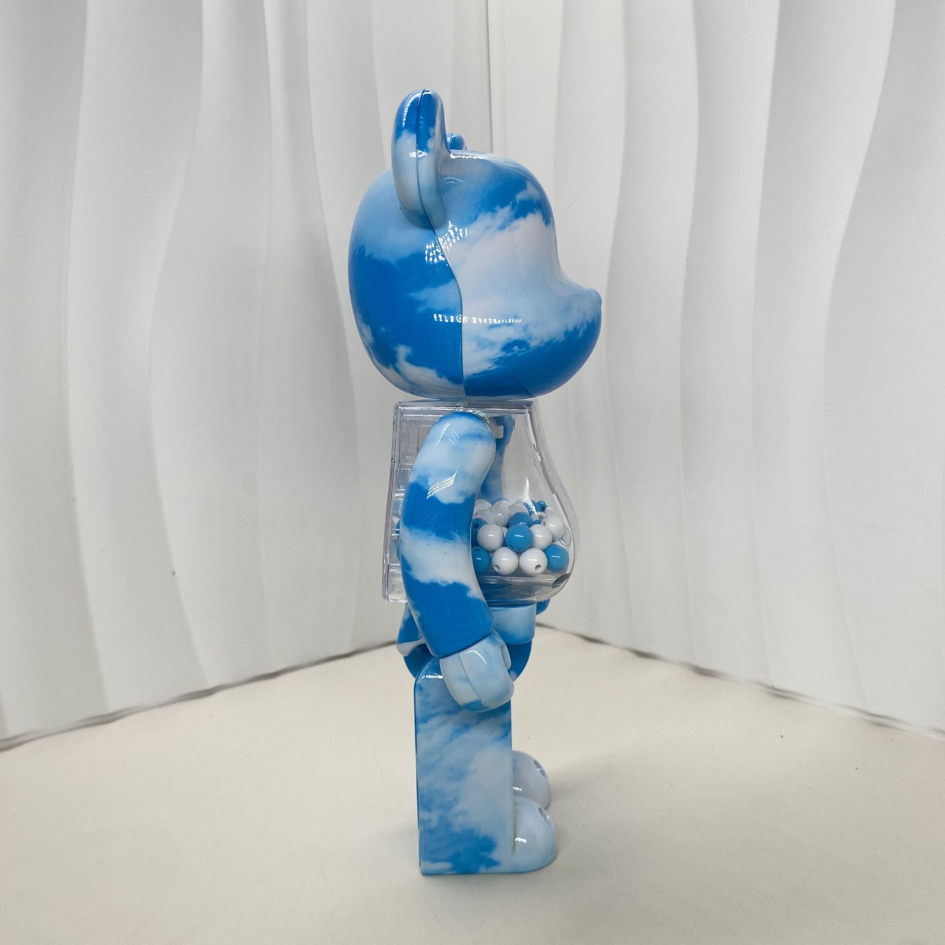 공장 직접 BEARBRICK400 폭력적인 곰 QIANQIU 푸른 하늘과 흰 구름 조수 손으로 만든 가정 장식품 놀이