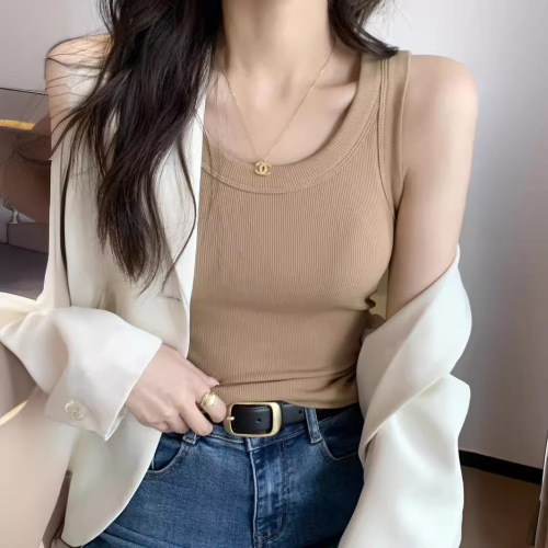 Korean wide shoulder strap anti-exposure vest women's summer wear that covers the breasts and wears a base layer top with a slim fit