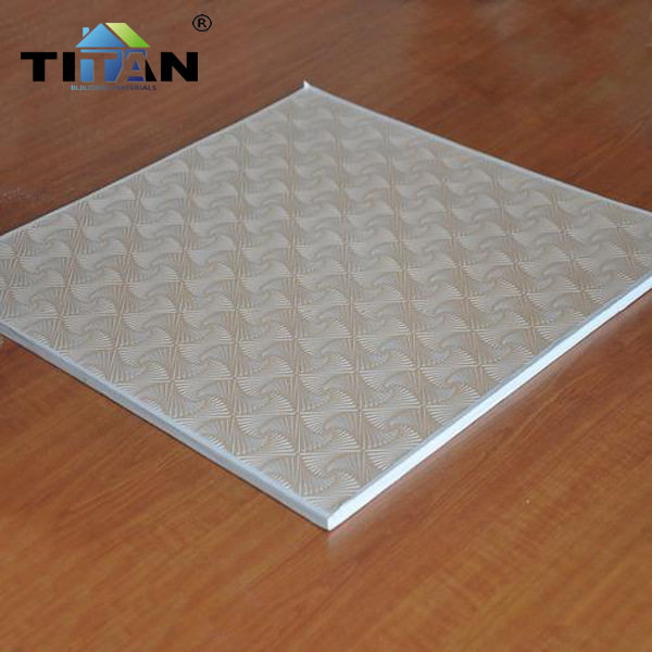 Placa de yeso 600x600 techo techo chapa de PVC tablero de tres defensas a prueba de humedad y fuego