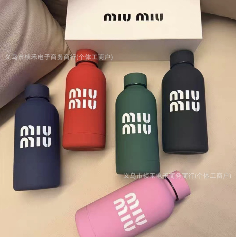 Miumiu Multi-Color Minimalist Insulated Cup, Large Capacity, Portable Stainless Steel Water Bottle, Stylish and Suitable for Sports Miumiu Multi-Color Minimalist Insulated Cup, Large Capacity, Portable Stainless Steel Water Bottle, Stylish and Suitable for Sports