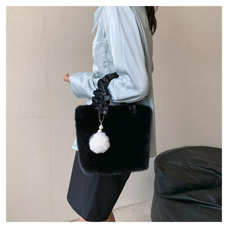 Women's Small Autumn&winter Plush Solid Color Basic Fluff Ball Bucket Zipper Bucket Bag display picture 19