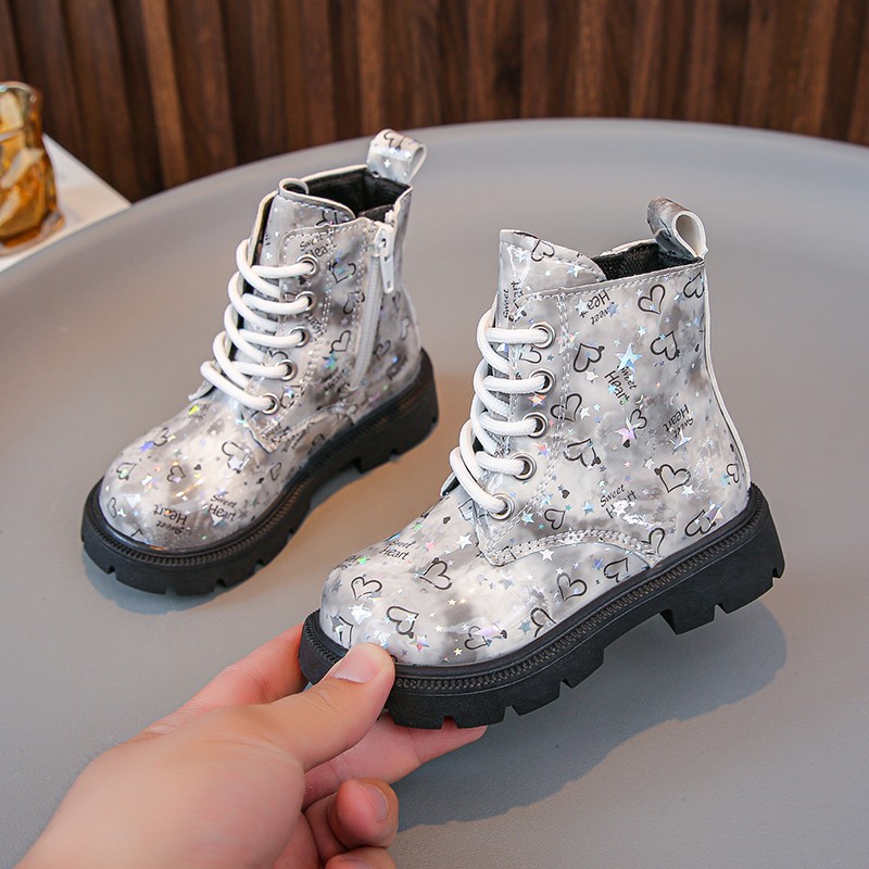 Botas infantis Martin de cano médio com estampa de couro brilhante, novas botas infantis Martin para meninas, botas de cano médio da moda para meninos, outono/inverno 2024_voghion.com