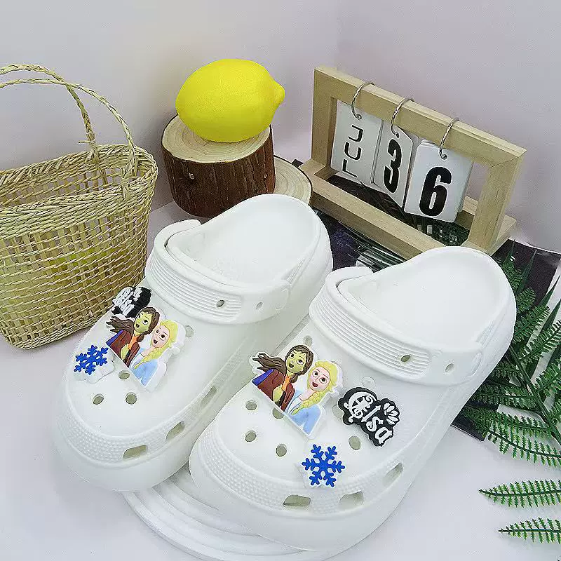 适配洞洞鞋鞋花热销新款可爱艾莎系列配饰PVC软胶DIY装饰品批发2