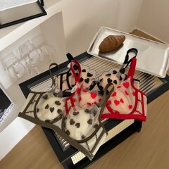 フランス式の純粋な欲は人の少女の水晶の杯の下着をからかいます。