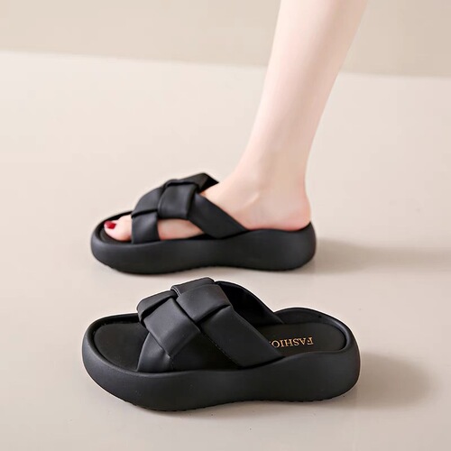 Fashionable Ladies Summer Outdoor Thick Sole Sandals Soft Heel Sandals with Invisible Flip-Flops