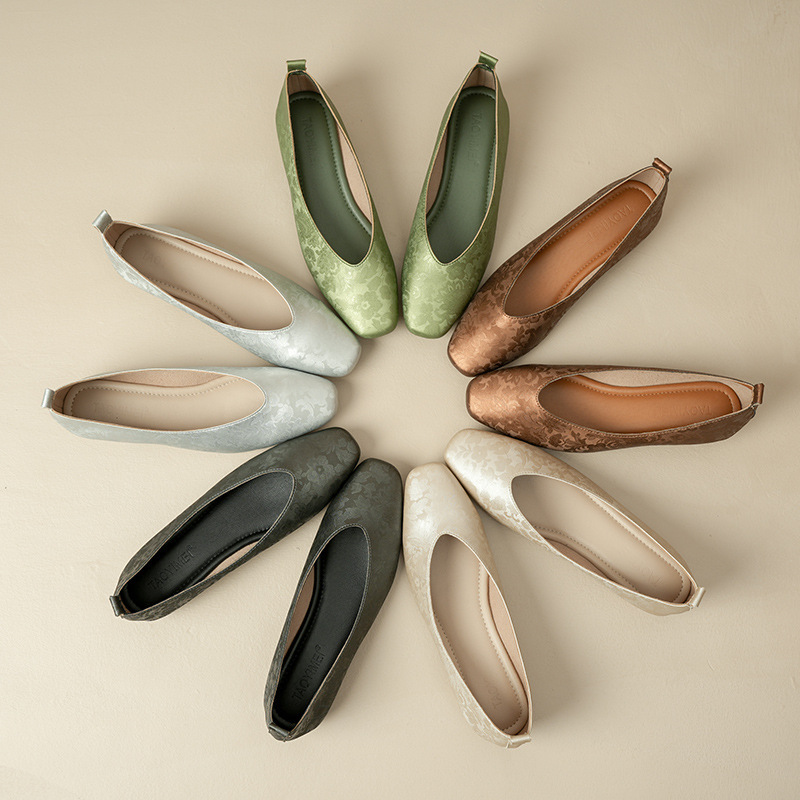 French Retro Single-layer Shoes All-match Korean Style Low Heel Shoes Artistic New Chinese Style Style Square Toe Soft Leather Milk Shoes French Retro Single-layer Shoes All-match Korean Style Low Heel Shoes Artistic New Chinese Style Style Square Toe Soft Leather Milk Shoes