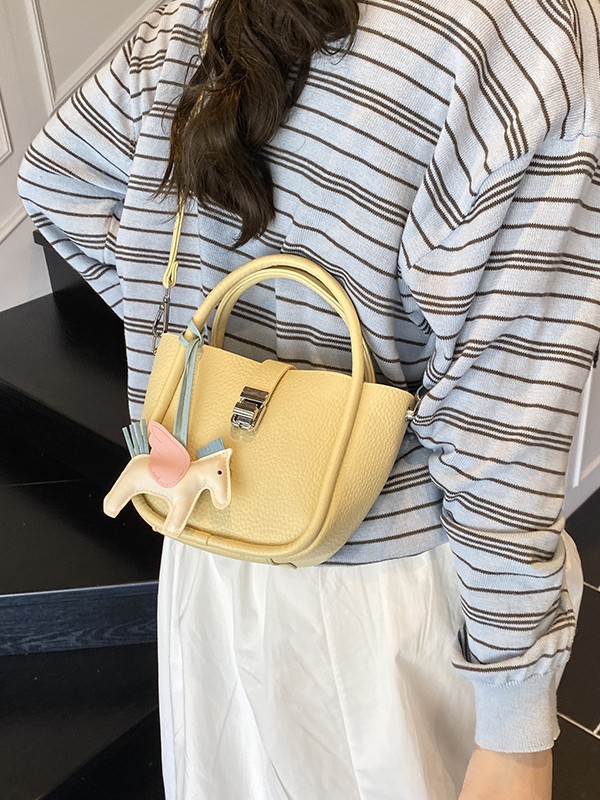 Bolso de cubo para mujer, tendencia transfronteriza de alta gama, bolso de mano con patrón de lichi, viaje diario, bolsa de mensajero de canasta de verduras de estilo occidental