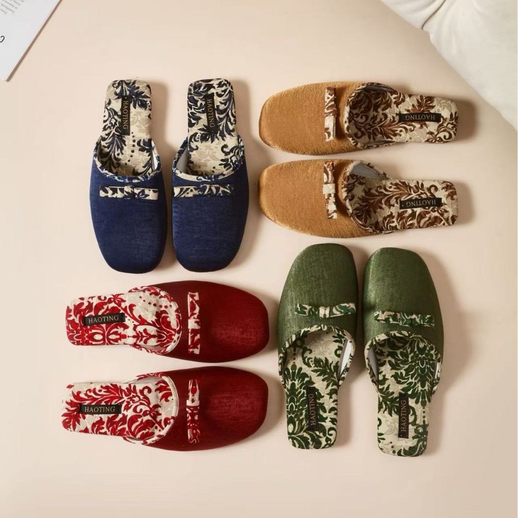 Haoting 2026 new collection: printed open-toe slippers with a small bow, featuring a rubber sole for slip resistance and breathability, designed for women to wear at home