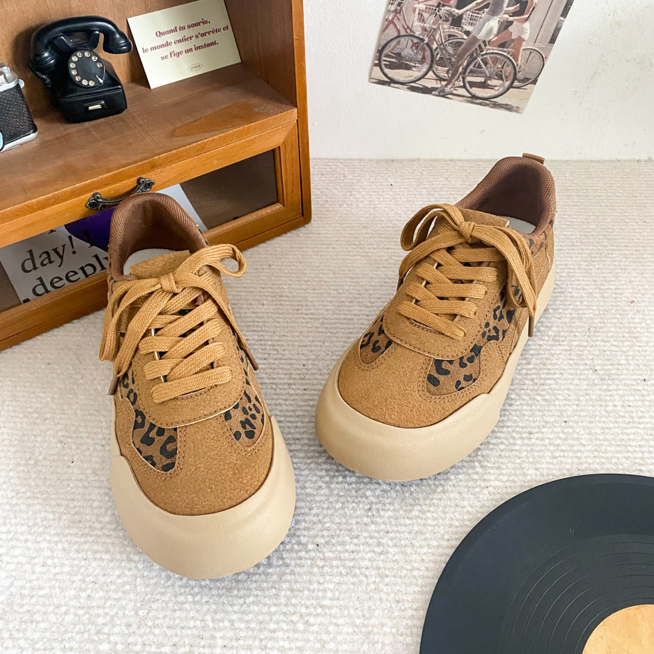 Mattes Leder-Leoparden-Print-Board für Damen im Herbst 2024, neues, dickbesohltes, höhenverstärkendes Freizeit-Sporttraining_voghion.com