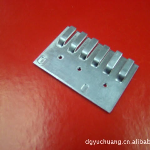 供应五金冲压，拉伸件，弹片，散热片，各种金属材料冲压件