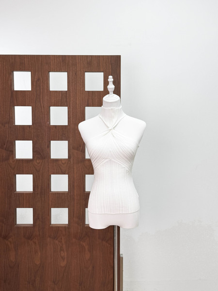 Yao Xiaotang Fangyuan Same Style 25Ss Light Mature Knitted Twist Halter Vest White Fishtail Skirt Dress for Women