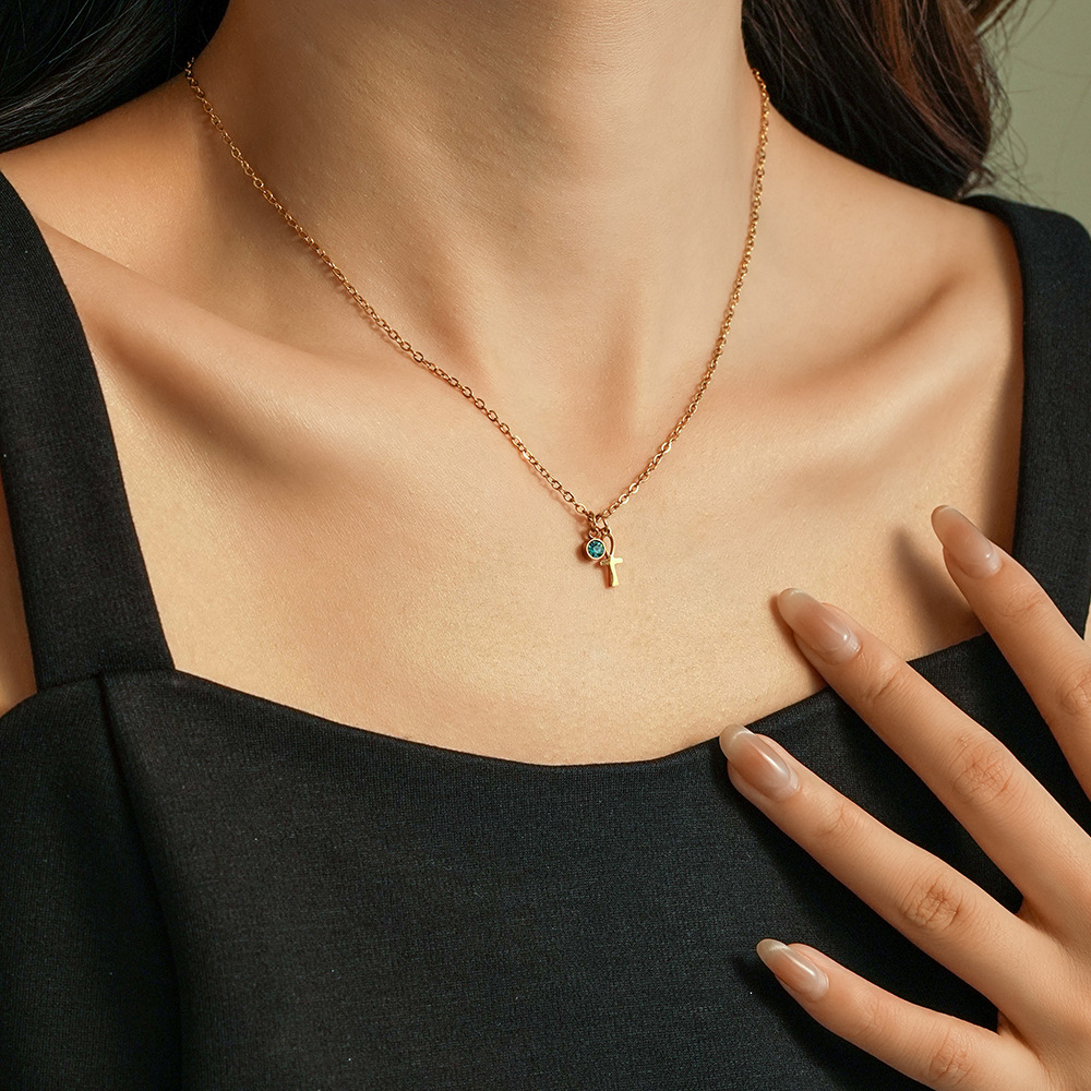 Joyería Al Por Mayor Estilo Clásico Estilo IG Cruzar Palma Ojo Acero Inoxidable 304 Diamantes De Imitación Enchapado Collares De Acero Inoxidable display picture 4