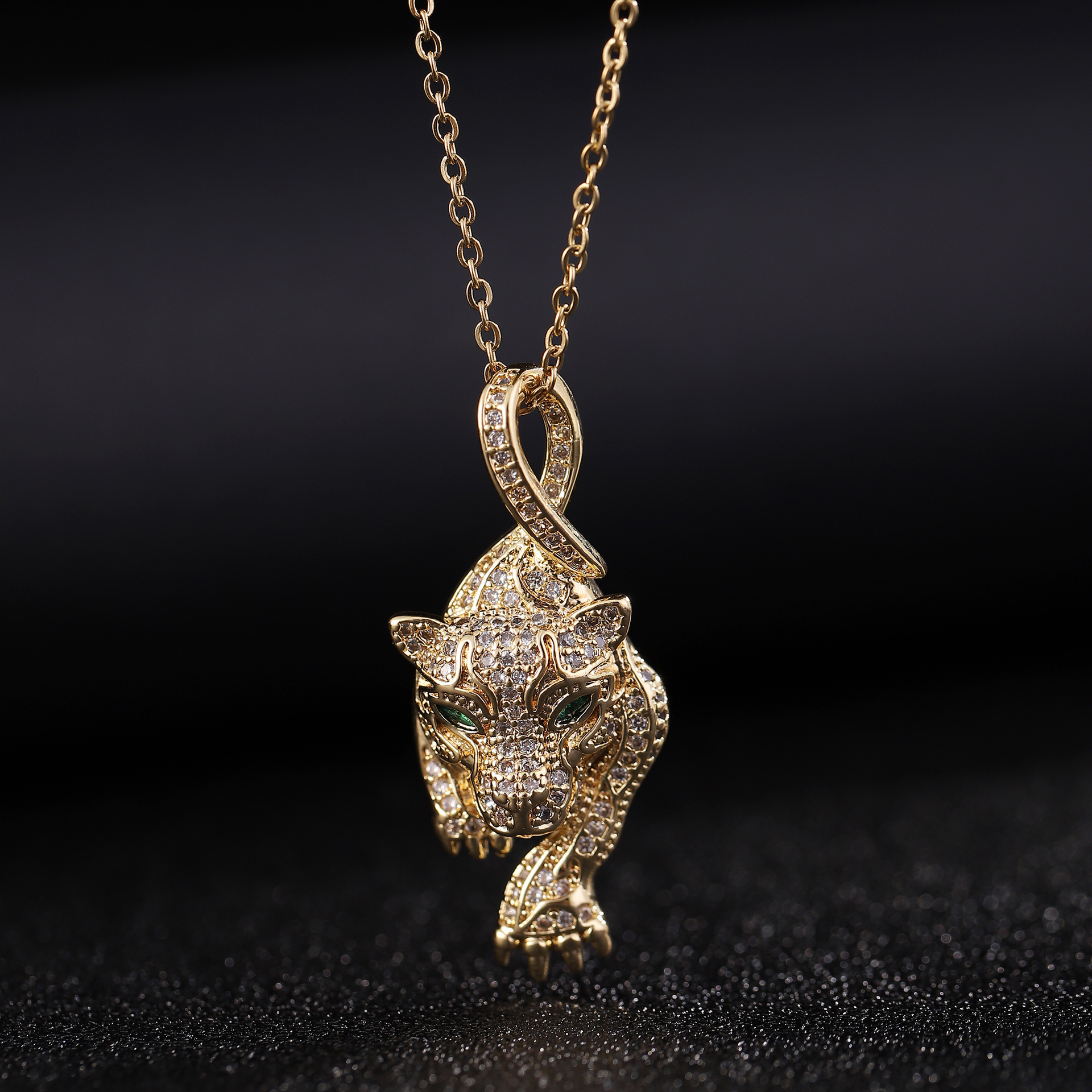 Marca de moda europea y americana personalidad animal hip hop joyería de cobre con incrustaciones de circón chapado en oro cabeza de leopardo guepardo colgante collar suéter cadena