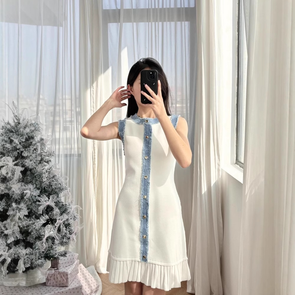 Summer elegant denim dress with a round collar sleevless