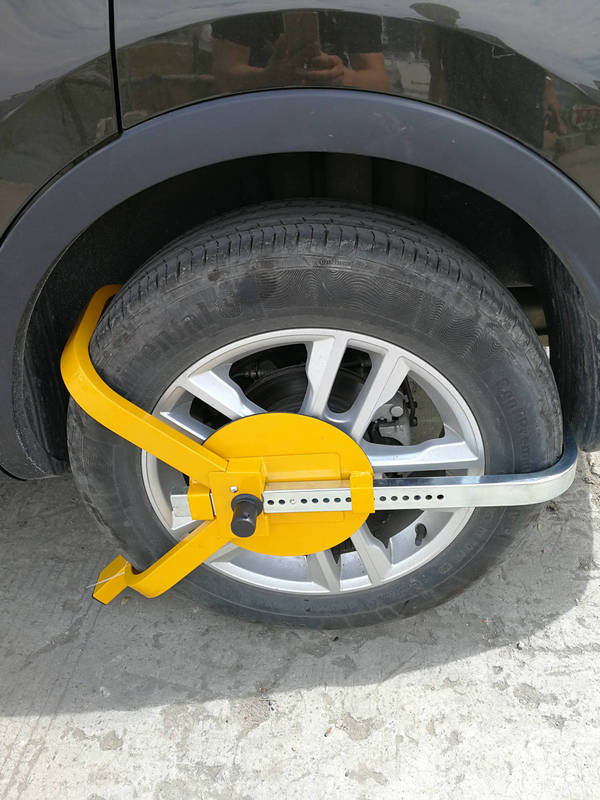 車のロッククリップ、ホイールロック、SUVロック、三叉式駐車ロック、吸盤付きホイールロック、卸売盗難防止グッズ|undefined
